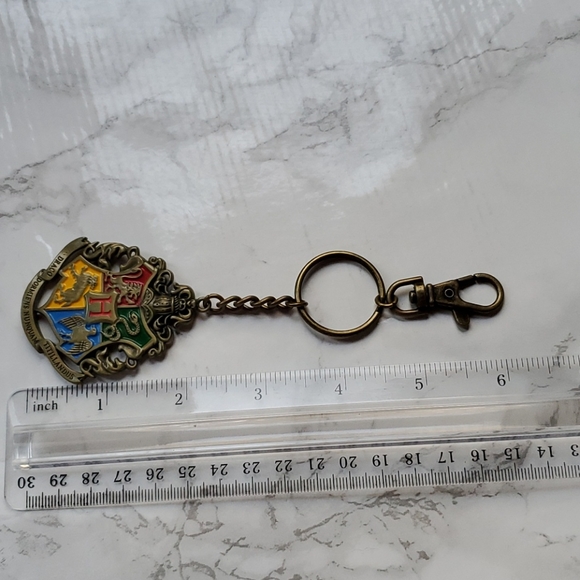 Harry potter hogwarts coat of arms crest Keychain - Picture 14 of 16